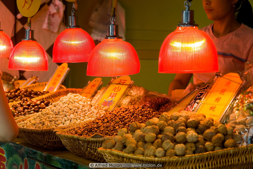 10 Nuts stall with red lamps