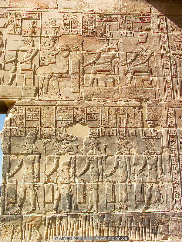 05 Wall carvings