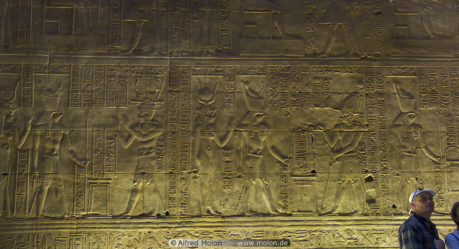 17 Bas-reliefs with gods and pharaohs