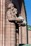 05 Statues holding spherical lamps