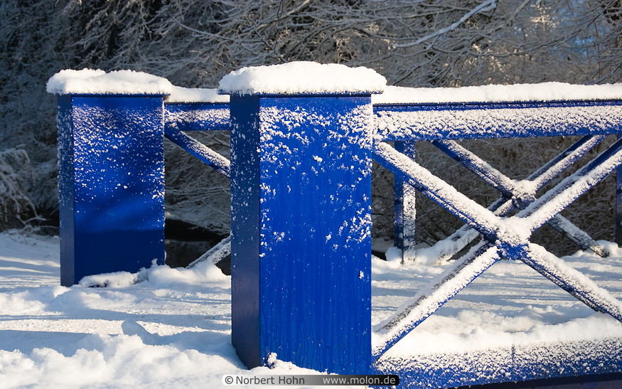 08 Blue bridge in winter