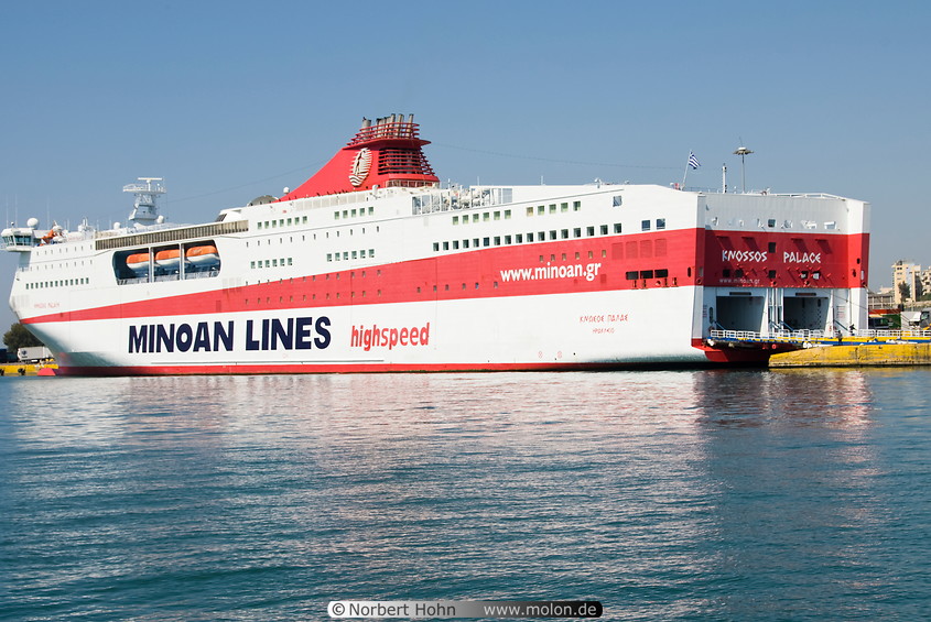 09 Minoan lines ferry in the harbour