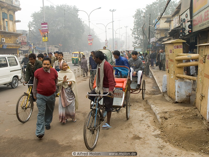 07 Street and rickshaws
