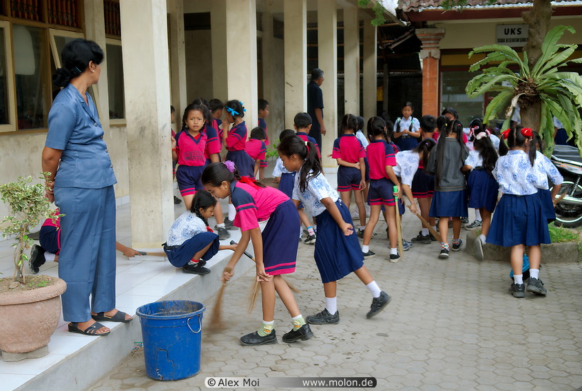 07 Clean-up campaign for Bali national day