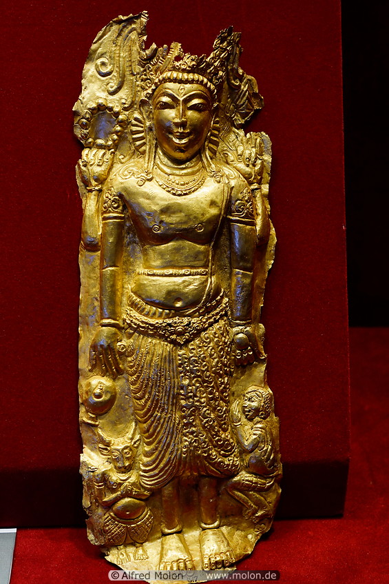 27 Golden statue of Siwa