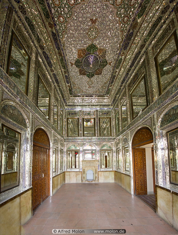 13 Mirror mosaic room