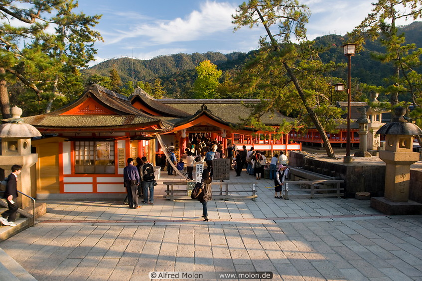 13 Main entrance to shrine