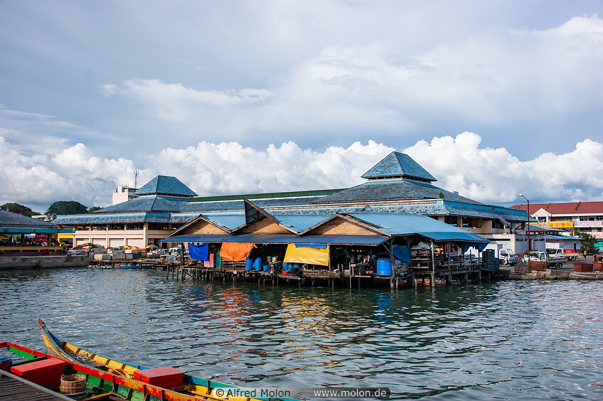 09 Fish market