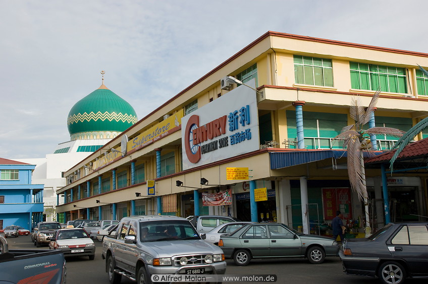13 Block with shops and Al-Kauthar mosque