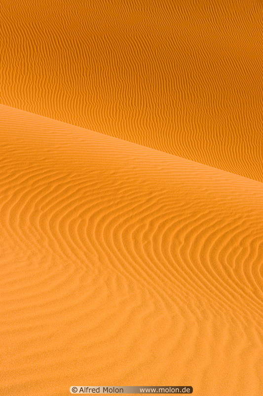 25 Wave patterns in sand dune