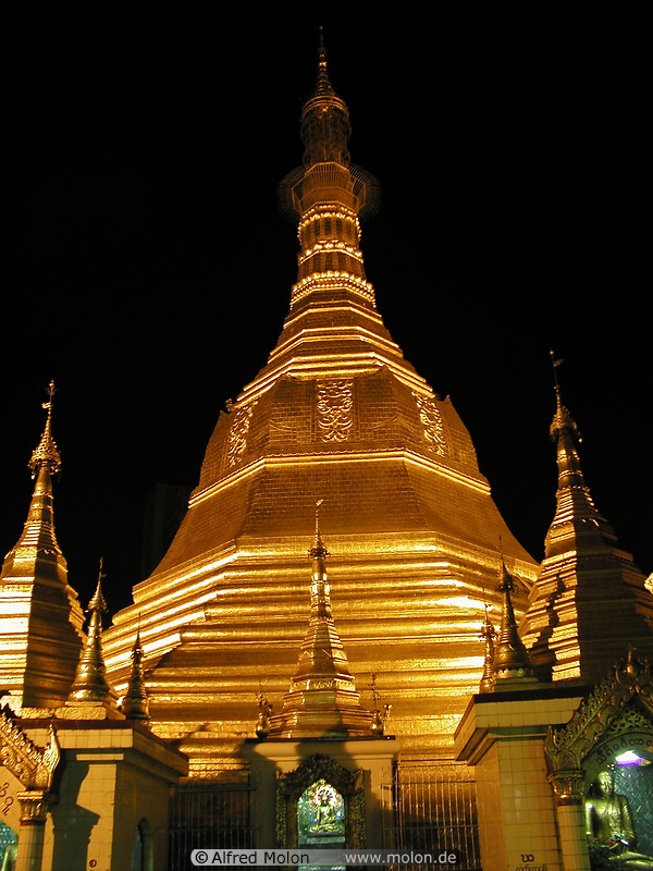 01 Sule pagoda at night