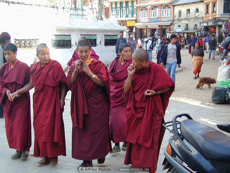 04 Buddhist monks in Kathmandu