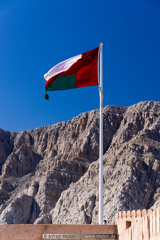 12 Oman flag