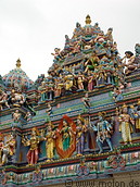 09 Roof with decorations and statues