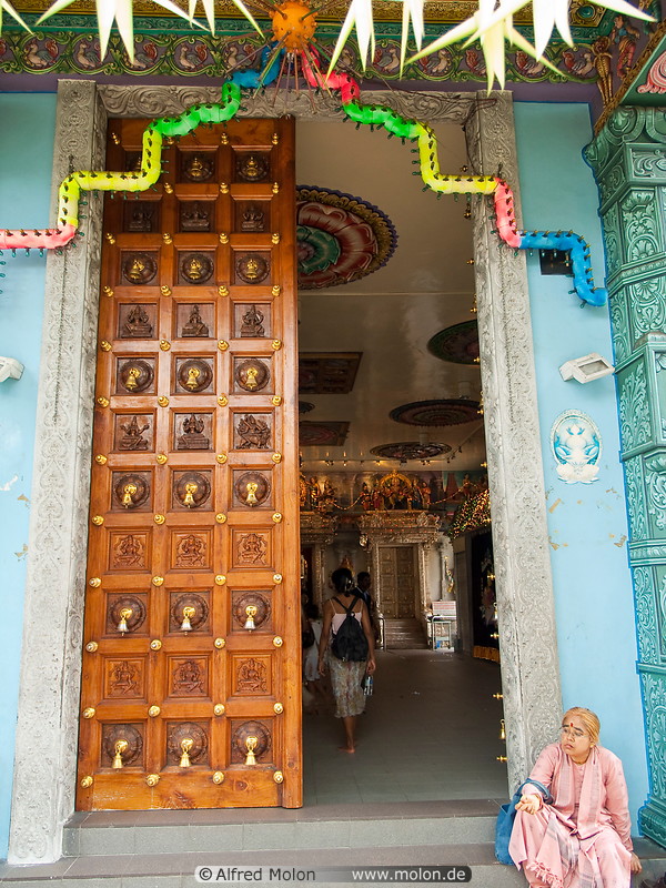 03 Door with bells