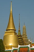 02 Golden chedi Phra Sri Rattana