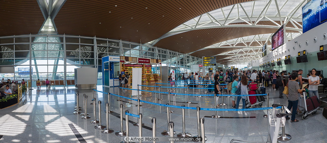 18 Danang airport departure hall