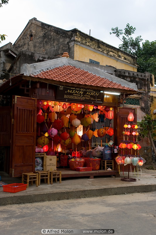 03 Lanterns shop
