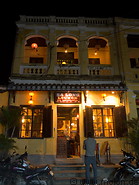 18 Bar restaurant at night