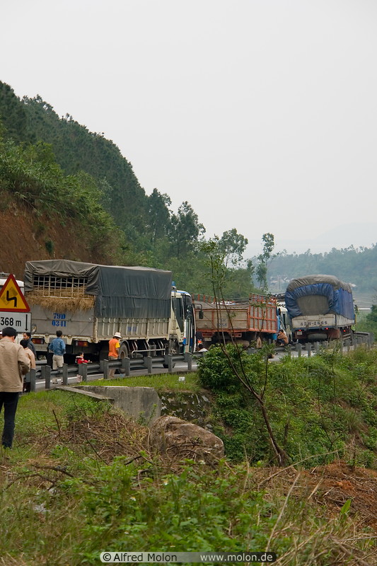 13 Traffic jam on the road to Hue