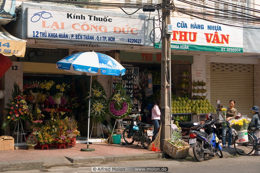 02 Flowers and fruits shops