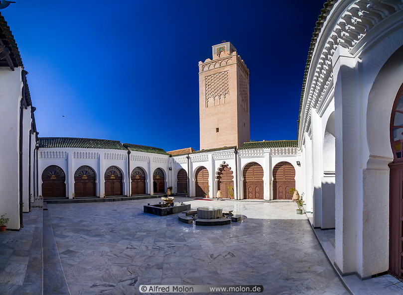 42 Grand mosque inner court