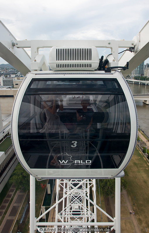01 Ferris wheel cabin
