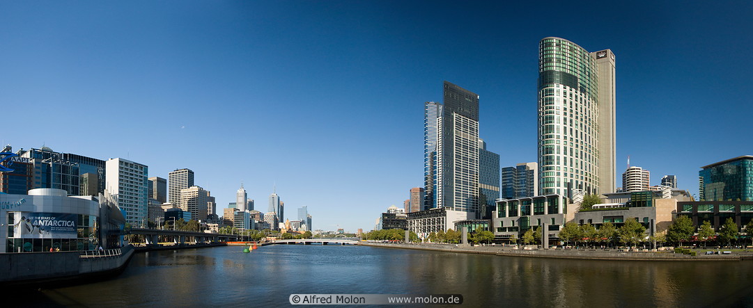 01 Yarra river and skyscrapers