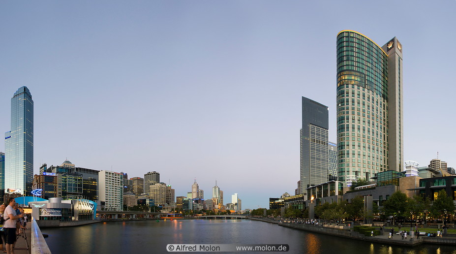 07 Yarra river and skyscrapers