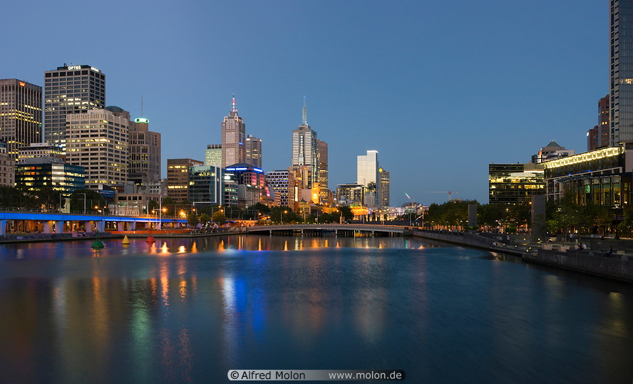 09 Yarra river and skyscrapers