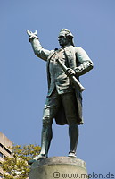 05 Bronze statue of James Cook