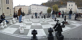 09 Chess players in the evening