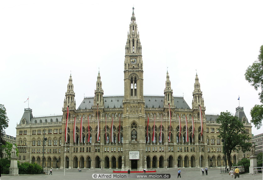 03 Town hall (Rathaus)