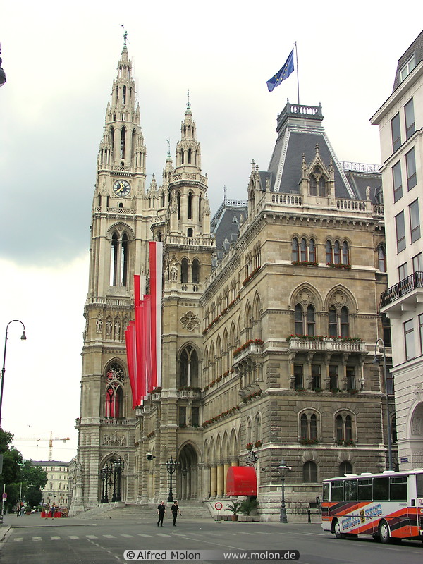 05 Town hall (Rathaus)