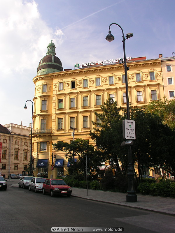 19 Downtown Vienna
