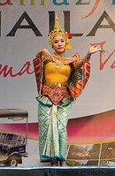 02 Thai dancer