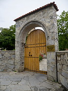 02 Gate