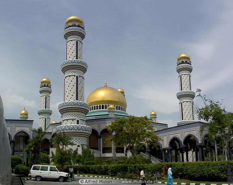 02 Mosque with golden domes and minarets