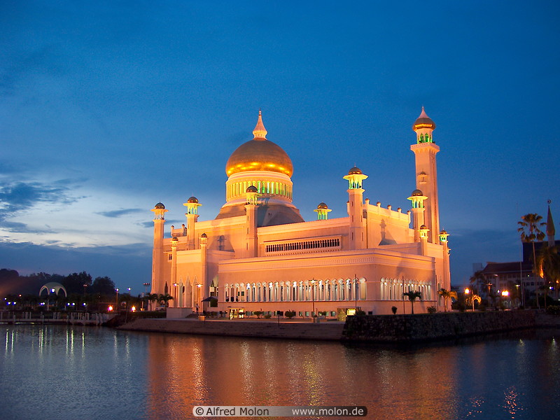 06 Mosque with golden domes and pond