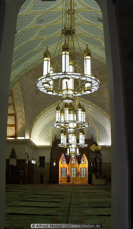 06 Interior with lamps