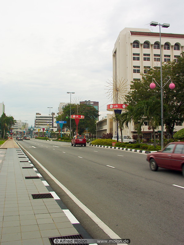 06 Street in downtown Bandar Seri Begawan