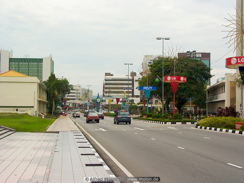07 Street in downtown Bandar Seri Begawan