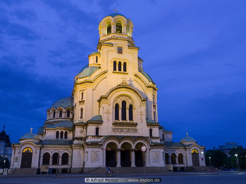74 Alexander Nevski cathedral at night