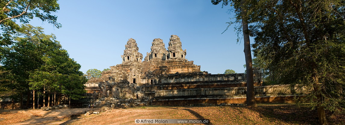 01 View of temples with central towers