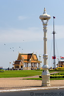 08 Lamppost and pavilion