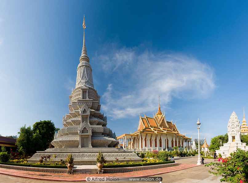 10 Stupa of King Suramarit and Queen Kossomak