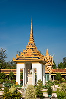 04 Pavilion with statue of King Norodom