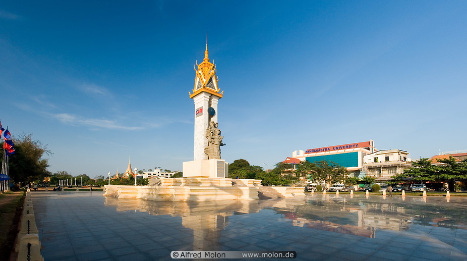 07 Cambodia Vietnam friendship monument square