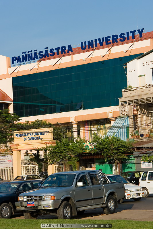 10 Pannasastra university