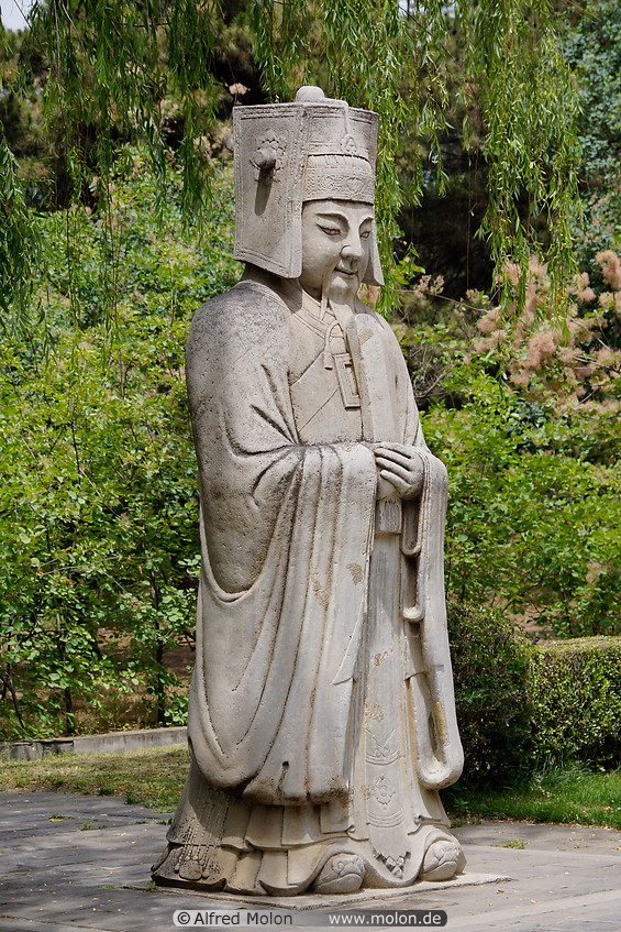 16 Statue